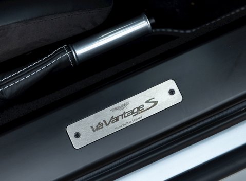 Aston Martin V12 Vantage S 18