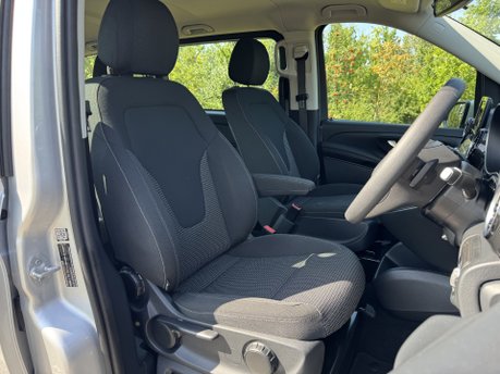 Mercedes-Benz V Class V300 D Auto Diesel LWB 6 Seater VAT Q Just 2000 miles 3