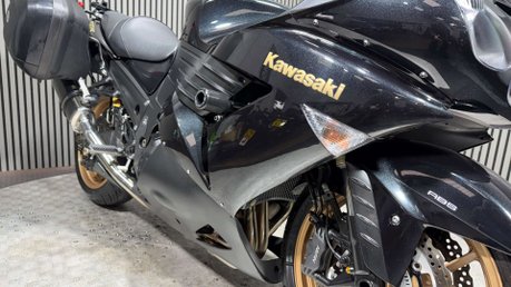 Kawasaki ZZR1400 2010 ONLY 30K STUNNING BIKE PANNIERS LONG MOT WARRANTY 1400CC 28