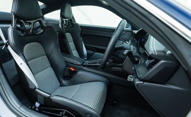 Porsche 911 GT3 TOURING (992) 14