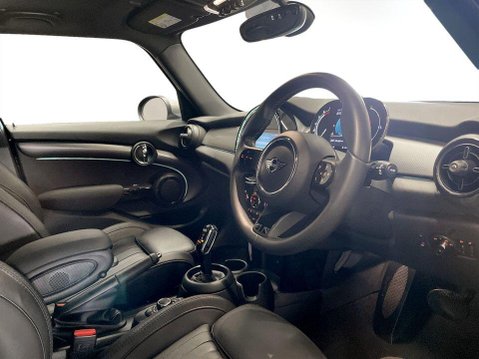 Mini Hatch 1.5 Cooper Exclusive Hatchback 5dr Petrol Steptronic Euro 6 (s/s) (136 ps) 12