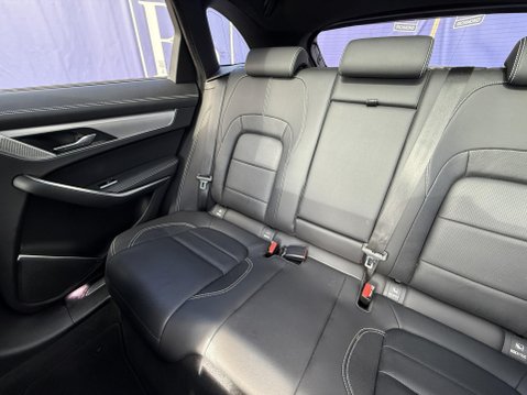 Jaguar F-Pace 2.0 D200 MHEV R-Dynamic SE Black SUV 5dr Diesel Auto AWD Euro 6 (s/s) (204 26
