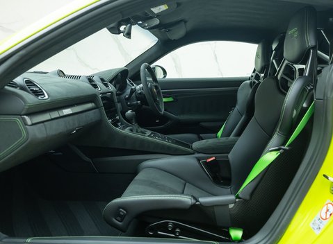 Porsche Cayman GT4 RS (718) 16
