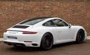 Porsche 911 Carrera GTS (991.2) 7
