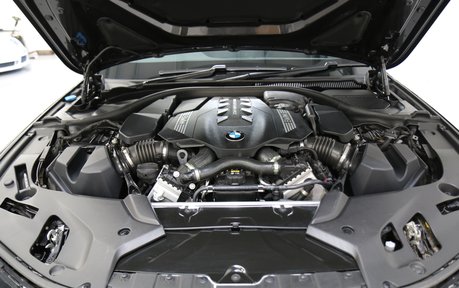 BMW 5 Series M550i xDrive - 1 Owner FBMWSH 31
