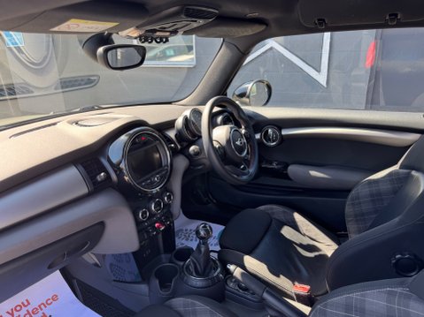 Mini Hatch COOPER 29