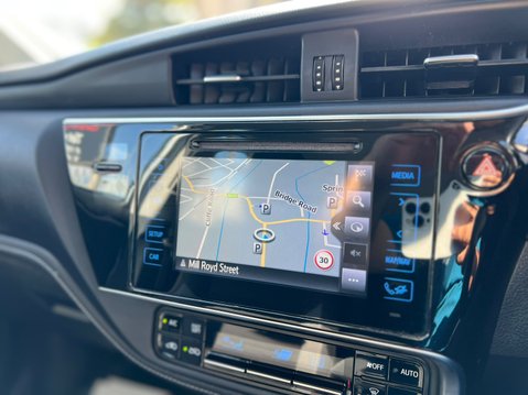 Toyota Auris VVT-I ICON TECH TOURING SPORTS 42