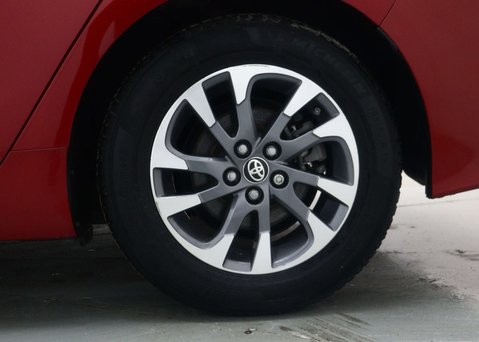 Toyota Prius 1.8 VVT 8.8kWh Business Edition Plus Hatchback 5dr Petrol Plug-in Hybrid CV 17