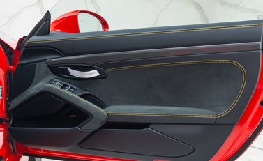 Porsche Cayman GT4 (718) 25