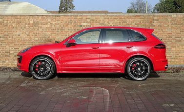 Porsche Cayenne GTS 22