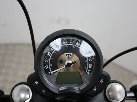 Triumph Bobber BONNEVILLE BOBBER 28