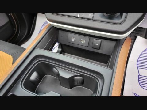 Land Rover Defender X-DYNAMIC HSE MHEV 28