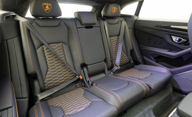 Lamborghini Urus 13