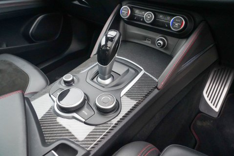 Alfa Romeo Stelvio QUADRIFOGLIO 14