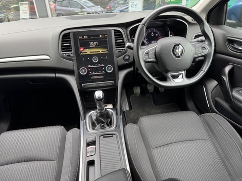 Renault Megane ICONIC TCE 13