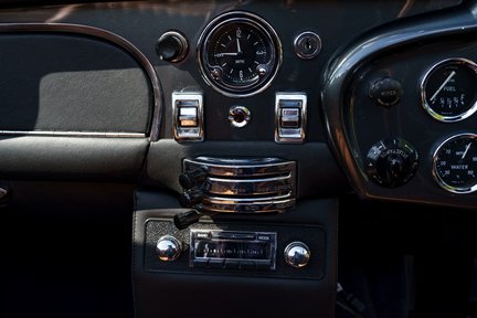 Aston Martin DB6 Mark II Volante 20