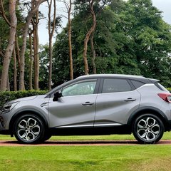 Renault Captur TECHNO E-TECH 3