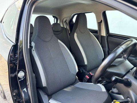 Toyota Aygo 1.0 Aygo X-Play TSS VVT-i 5dr 8