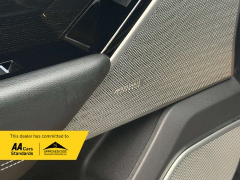 Land Rover Range Rover Velar 2.0 Range Rover Velar R-Dynamic SE D180 Auto 4WD 5dr 31