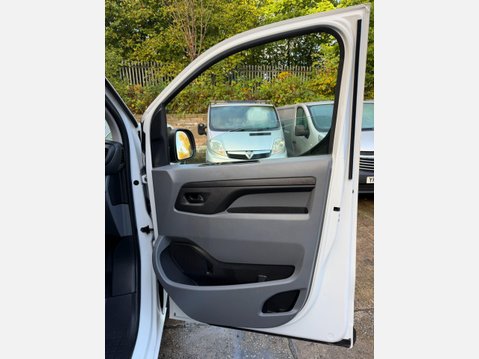 Vauxhall Vivaro 1.5 Turbo D 2900 Dynamic Panel Van 6dr Diesel Manual L2 H1 Euro 6 (s/s) (10 25