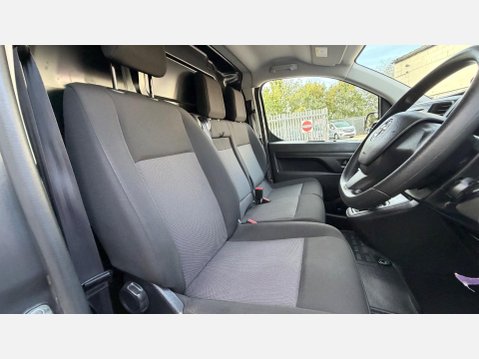 Vauxhall Vivaro L1H1 F2900 PRO S/S 26