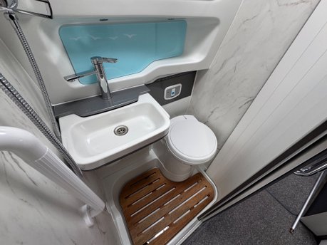 Swift Carrera 184 4 berth Automatic 19