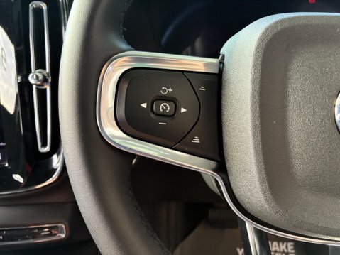Volvo XC40 2.0 B4 MHEV Plus Dark DCT Auto Euro 6 (s/s) 5dr 20