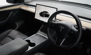 Tesla Model Y LONG RANGE AWD Solid Black One Owner Premium Sound Pano Roof VAT Q 4