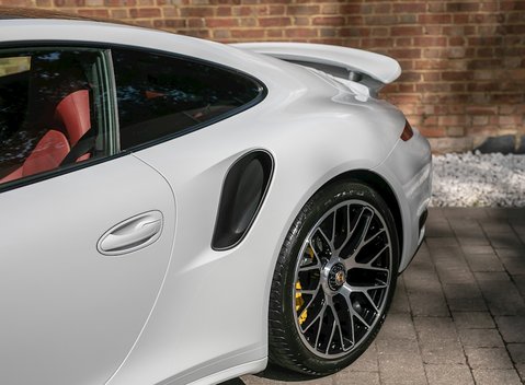 Porsche 911 (991) Turbo S 32