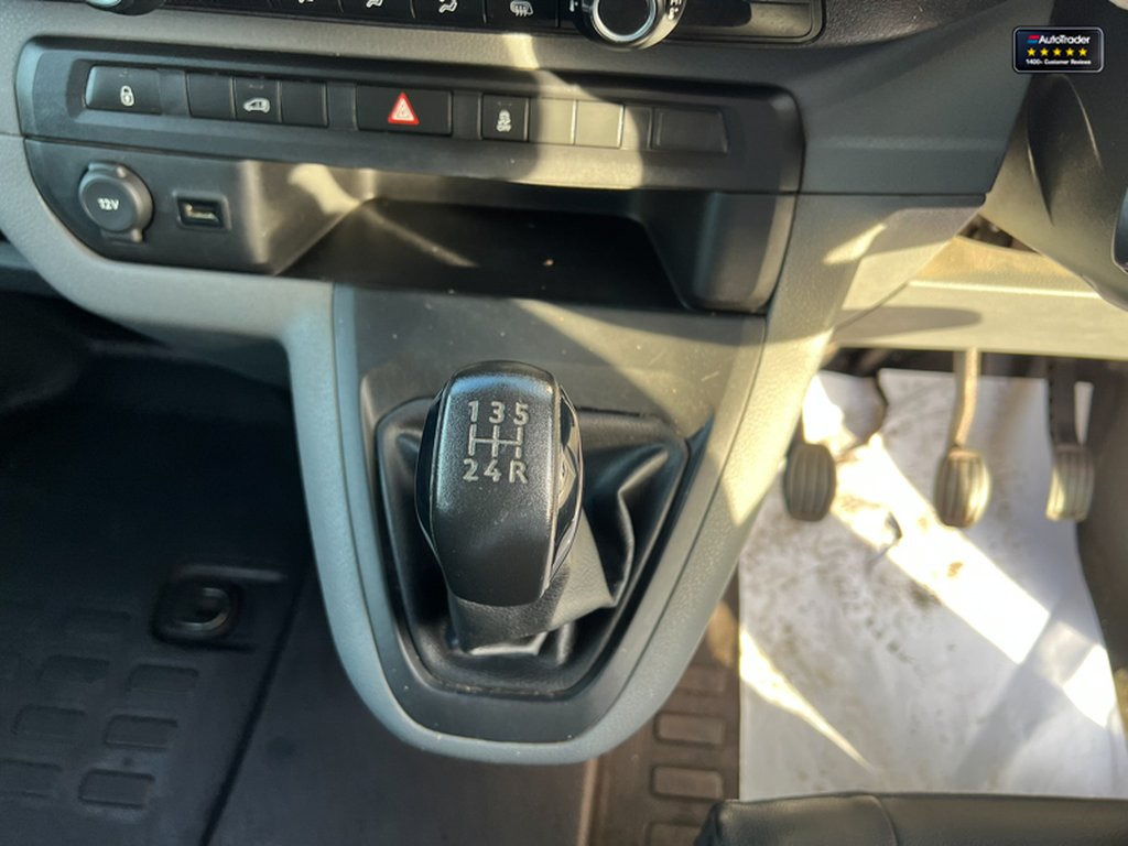 2017 Peugeot ExpertCrew Cab SWB L1H1 Blue Hdi Professional Compact EURO 6 NO VAT — thumbnail 38 of 51