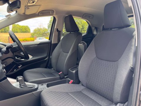 Toyota Yaris 1.5 Yaris Design HEV CVT 5dr 59