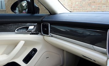 Porsche Panamera Turbo 4