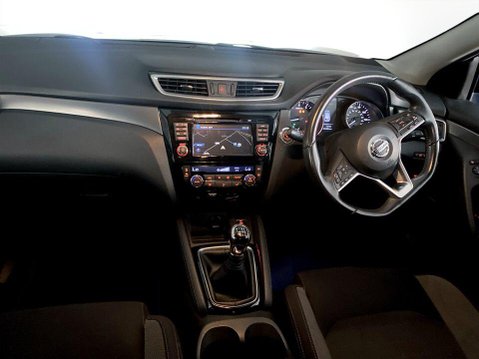 Nissan Qashqai 1.6 DIG-T N-Connecta SUV 5dr Petrol Manual Euro 6 (s/s) (163 ps) 18