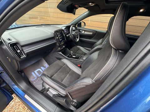 Volvo XC40 2.0 XC40 R-Design Pro T4 Auto 5dr 29
