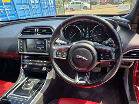 Jaguar XE 2.0d R-Sport Saloon 4dr Diesel Auto Euro 6 (s/s) (180 ps) 43