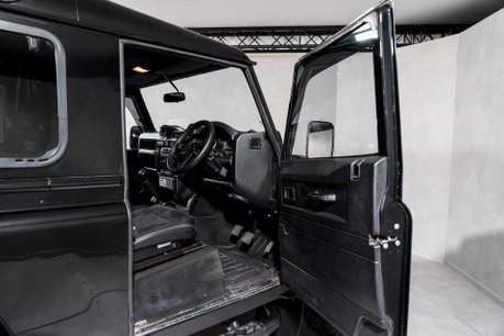 Land Rover Defender 90 TD XS STATION WAGON. TWISTED EDITION. TWISTED UPGRADES. HEATED SEATS. 9