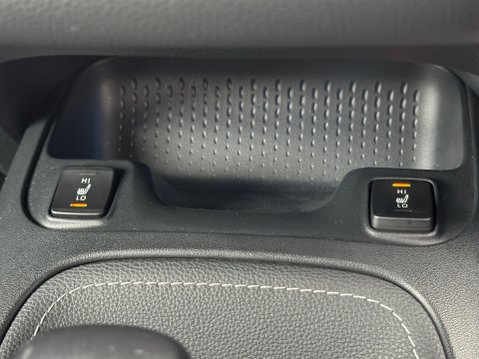 Toyota Corolla 1.8 VVT-h Design Touring Sports CVT Euro 6 (s/s) 5dr 31