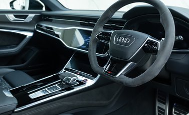 Audi RS6 Avant Carbon Black 10