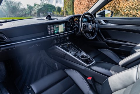 Porsche 911 CARRERA 4S PDK 8