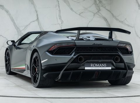 Lamborghini Huracan Spyder LP 640-4 PERFORMANTE 10