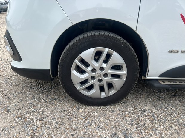 Renault Trafic SWB L1H1 (SOLD) Sportive SL27 Air Con Alloys Nav Sensors EURO 6 NO VAT 13