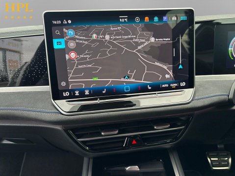 Volkswagen Passat 1.5 TSI eHybrid 19.7kWh R-Line Estate 5dr Petrol Plug-in Hybrid DSG Euro 6 18