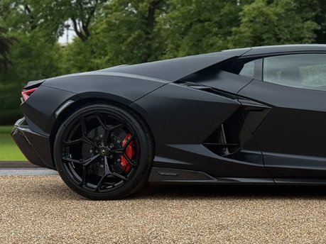 Lamborghini Revuelto V12 11