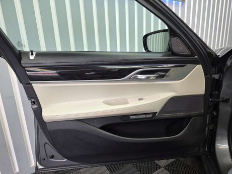 BMW 7 Series 3.0 740d M Sport Saloon 4dr Diesel Auto xDrive Euro 6 (s/s) (320 ps) 38