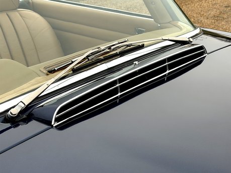 Mercedes-Benz SL Series 280 SL 32