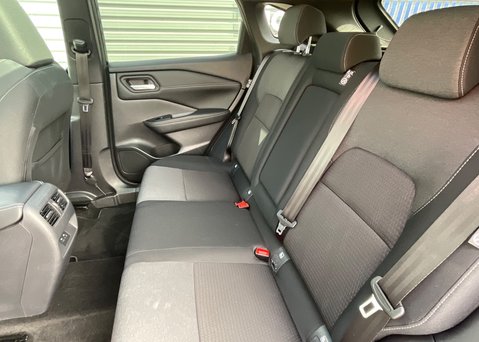 Nissan Qashqai DIG-T N-CONNECTA MHEV 16