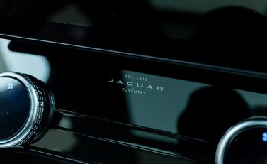 Jaguar F-Pace SVR 27