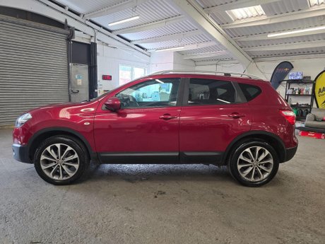Nissan Qashqai 2.0 dCi Tekna Auto 4WD Euro 5 5dr (AVM) 6
