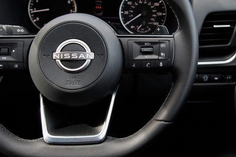 Nissan Qashqai DIG-T ACENTA PREMIUM DCT MHEV 19