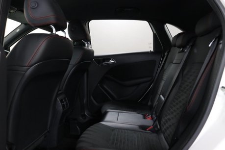 Mercedes-Benz B Class B 180 D AMG LINE PREMIUM 41